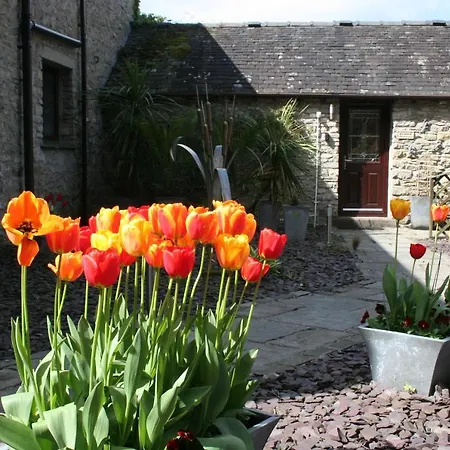 Birslack Grange בית נופש *